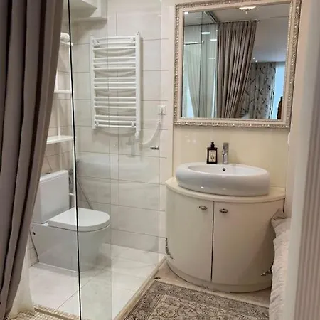 200m To The Sea Apartment
